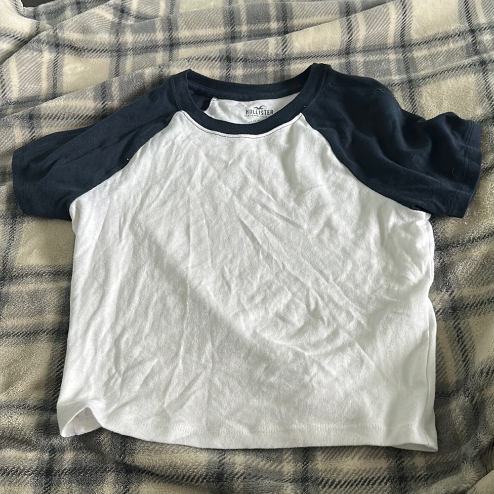 So cute new Hollister crop